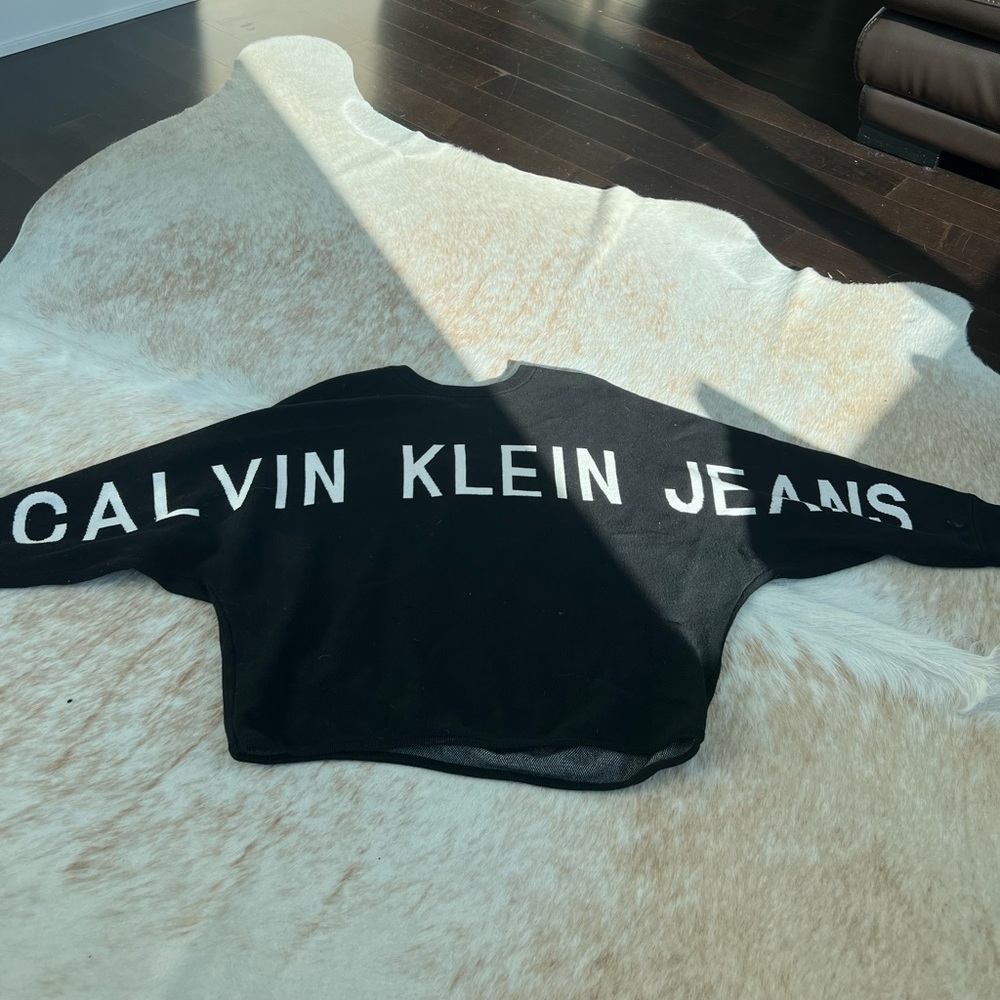 Black and white calvin klein pull over sweater